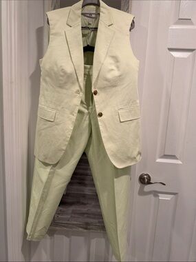 Banana Republic Pale Lemon Green Sleeveless Blazer Vest and pants set